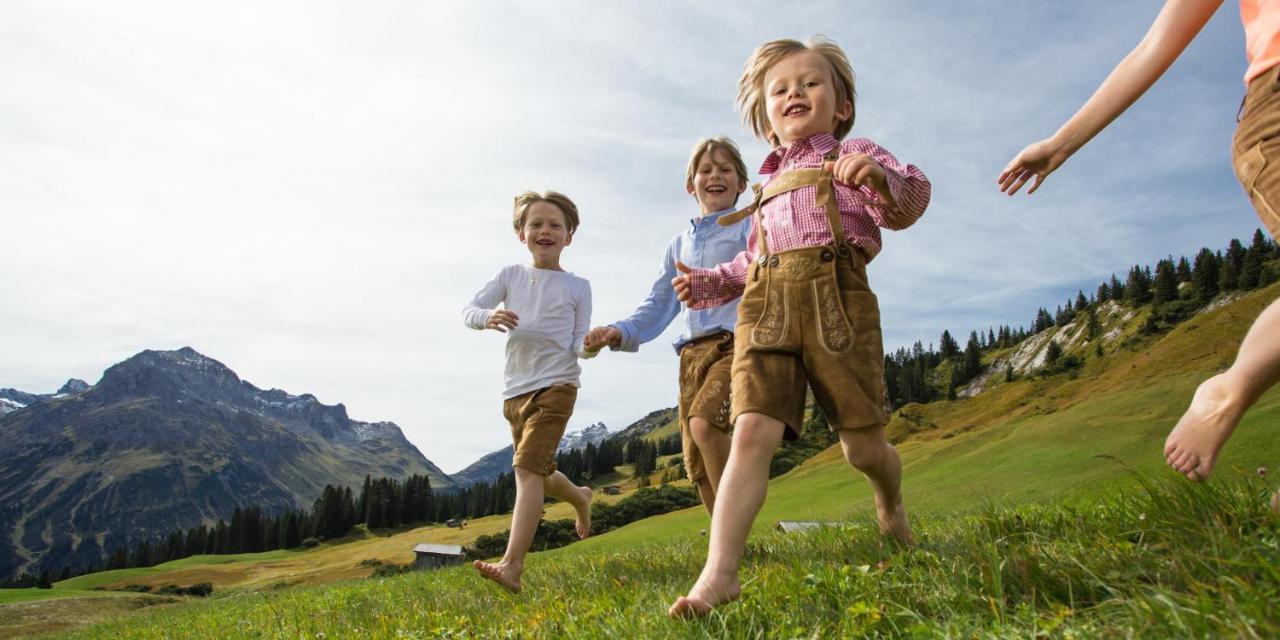 Gasthof Auerhahn レッヒ エクステリア 写真